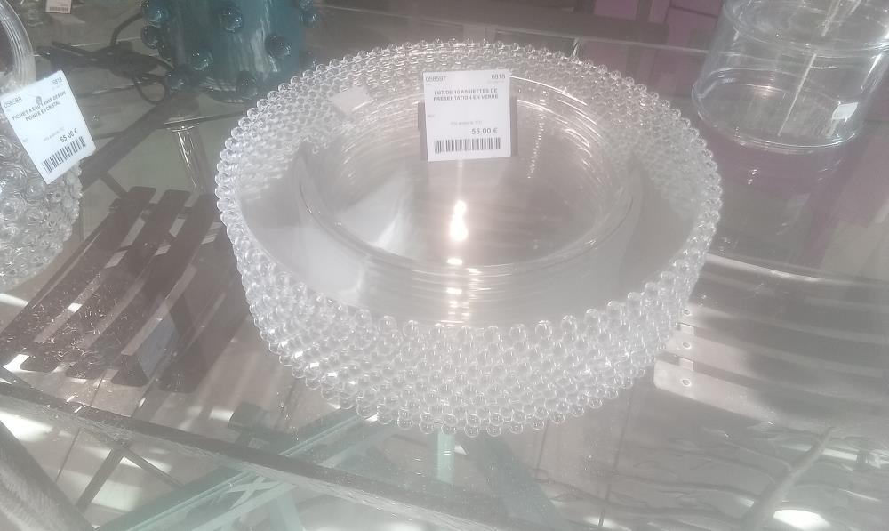 LOT DE 10 ASSIETTES DE PRESENTATION EN VERRE
