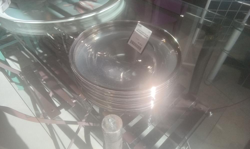 LOT DE 12 ASSIETTES EN VERRE BORDURE ARGENTEE