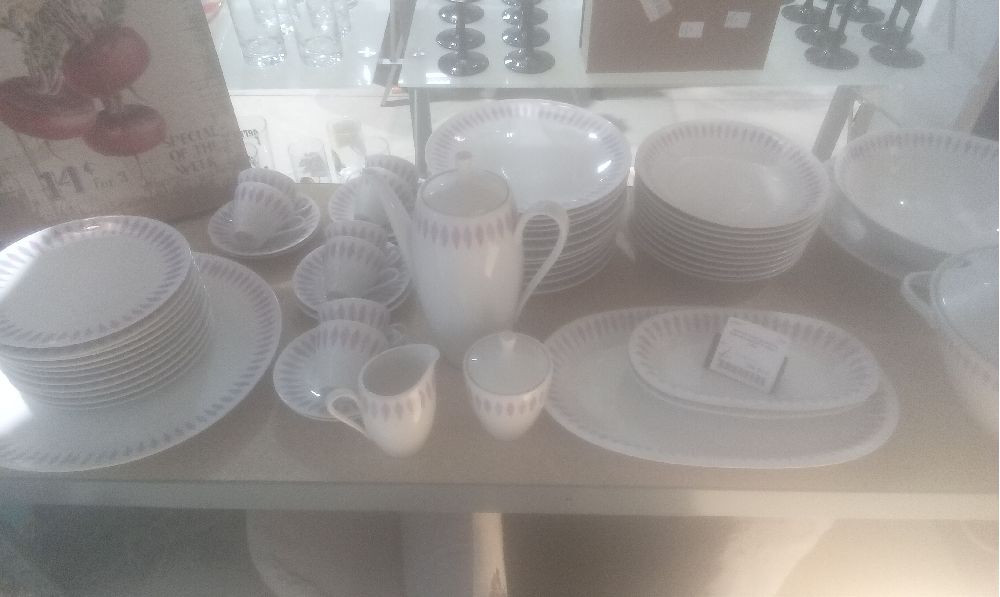SERVICE PORCELAINE DE BAVARIA DECOR FLORAL 2 TONS
