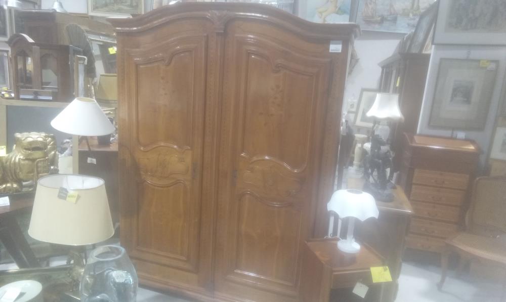 ARMOIRE MERISIER MASSIF 2 PORTES SCULPTEES DEBUT XXIEME