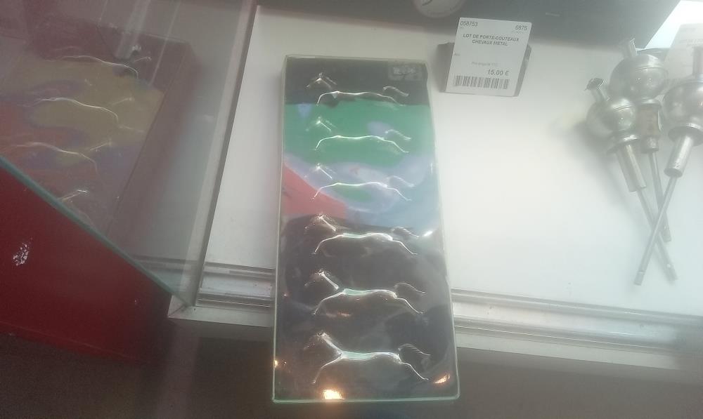 LOT DE PORTE-COUTEAUX  CHEVAUX METAL