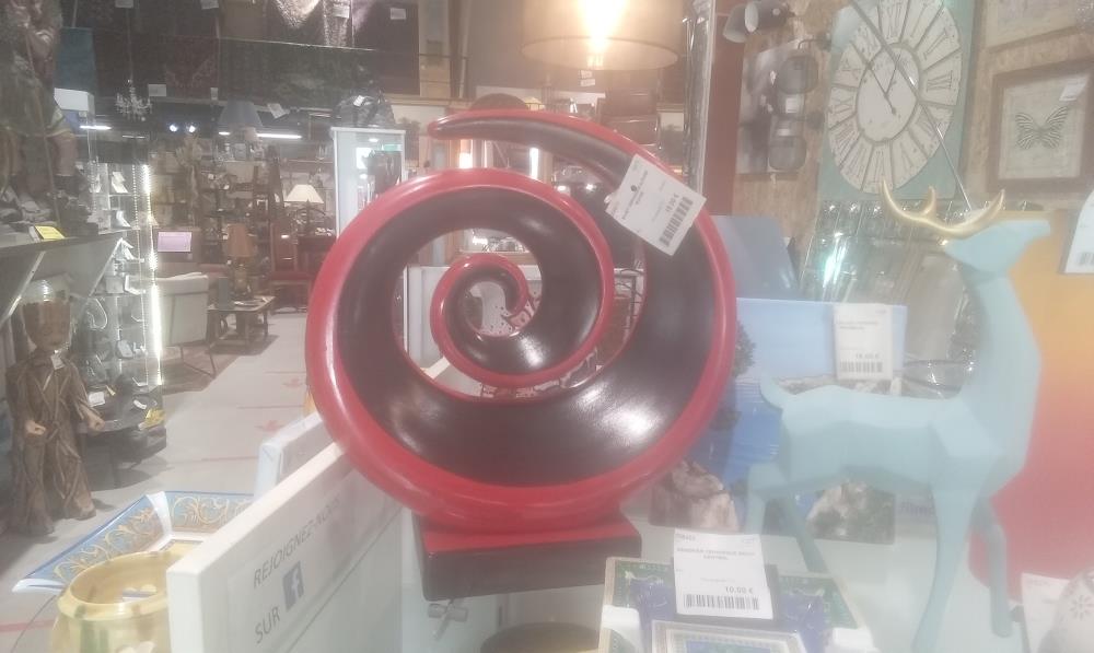 SUJET CERAMIQUE AJOURE ROUGE