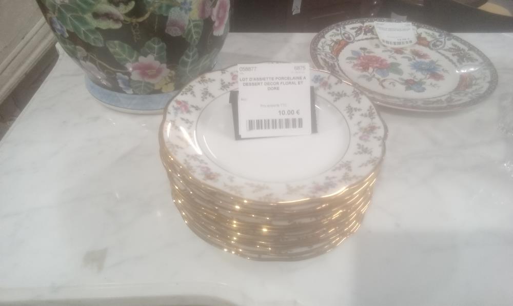 LOT D'ASSIETTE PORCELAINE A DESSERT DECOR FLORAL ET DORE 