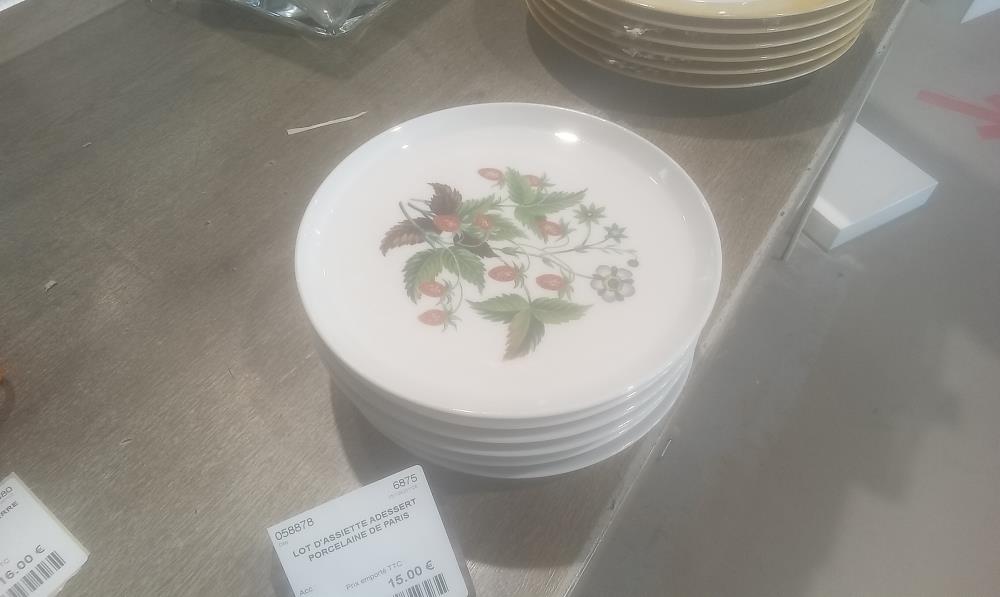 LOT D'ASSIETTE ADESSERT PORCELAINE DE PARIS
