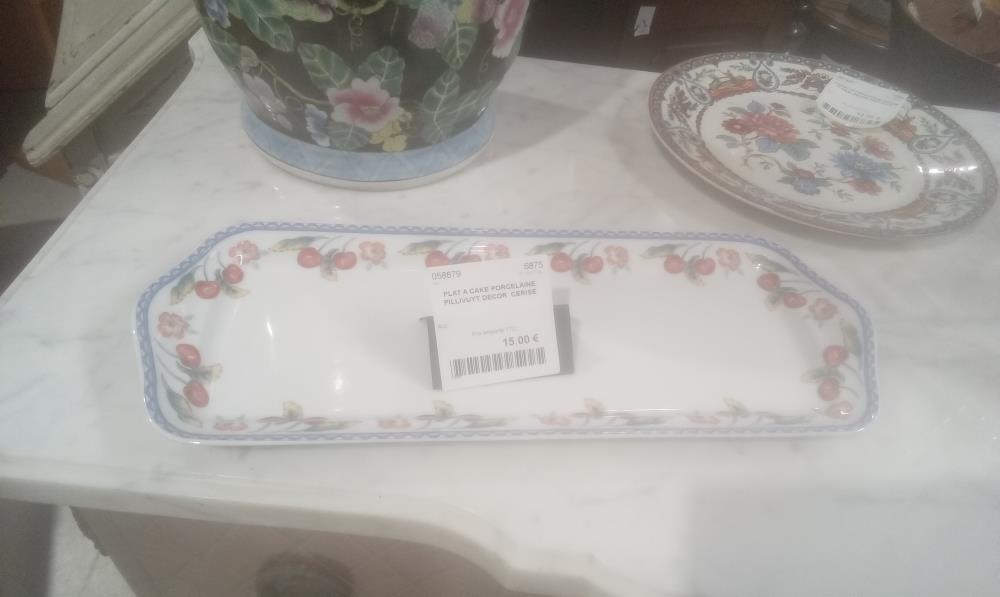 PLAT A CAKE PORCELAINE  PILLIVUYT DECOR  CERISE