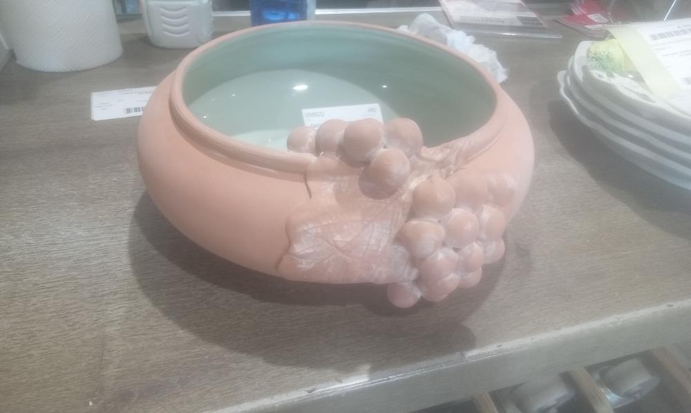 CACHE POT TERRE CUITE ET VERNISSE DECOR GRAPPE DE RAISIN