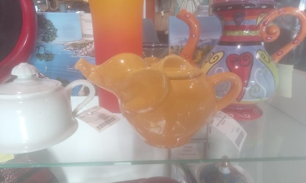 THEIERE CERAMIQUE JAUNE ELEPHANT