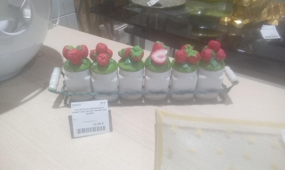 LOT DE POTS CERAMIQUE A CONFITURE DECOR FRAISE SUR PANIER