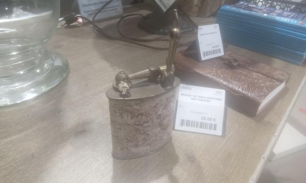 BRIQUET DE TABLE MINISTERE DES FINANCES