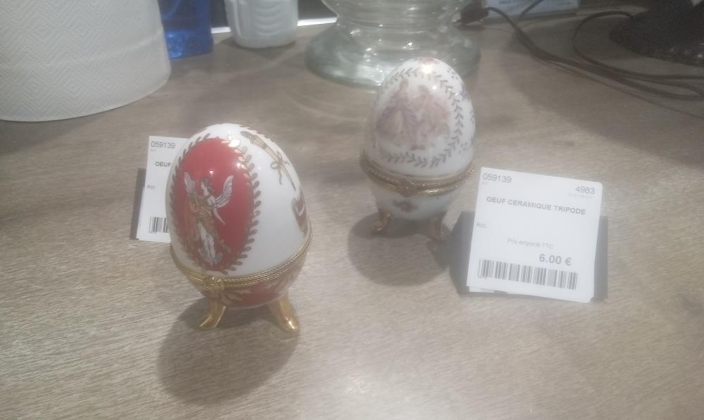 OEUF CERAMIQUE TRIPODE