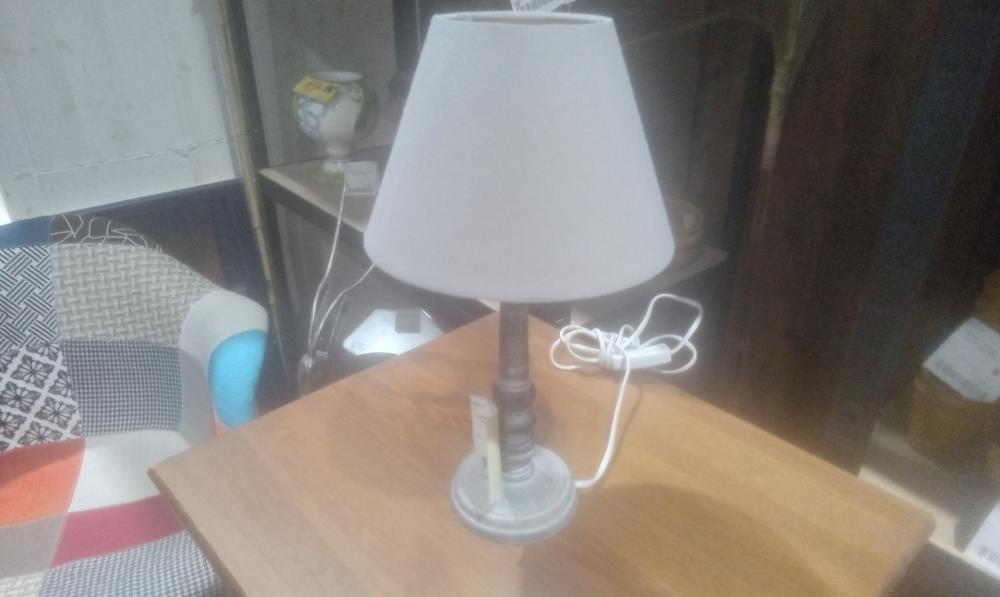 LAMPE DE CHEVET PIED BOIS PEINT+ABATJOUR GRIS