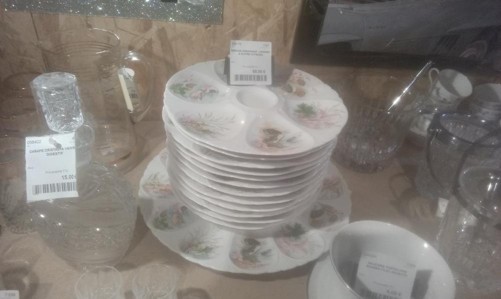 SERVICE CERAMIQUE  LIMOGES  A HUITRE 13 PIECES