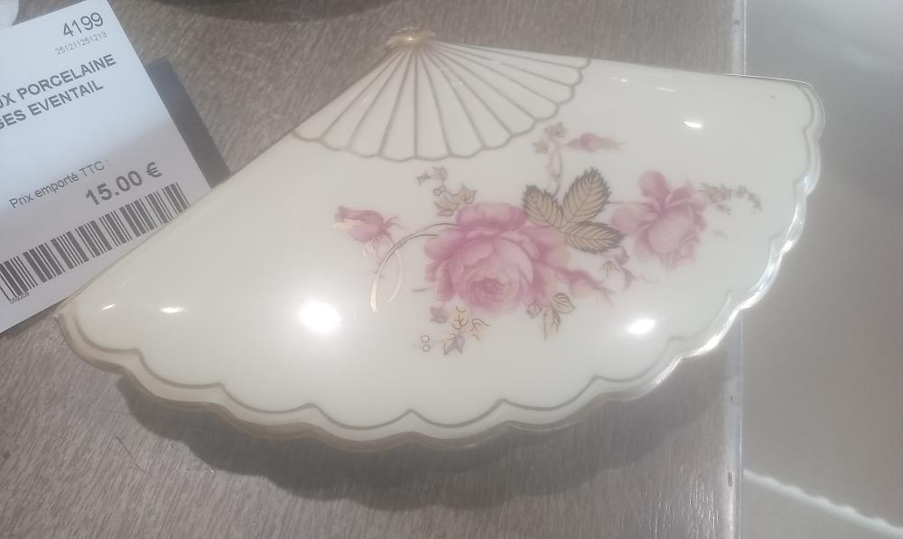 BOITE A BIJOUX PORCELAINE DE LIMOGES EVENTAIL