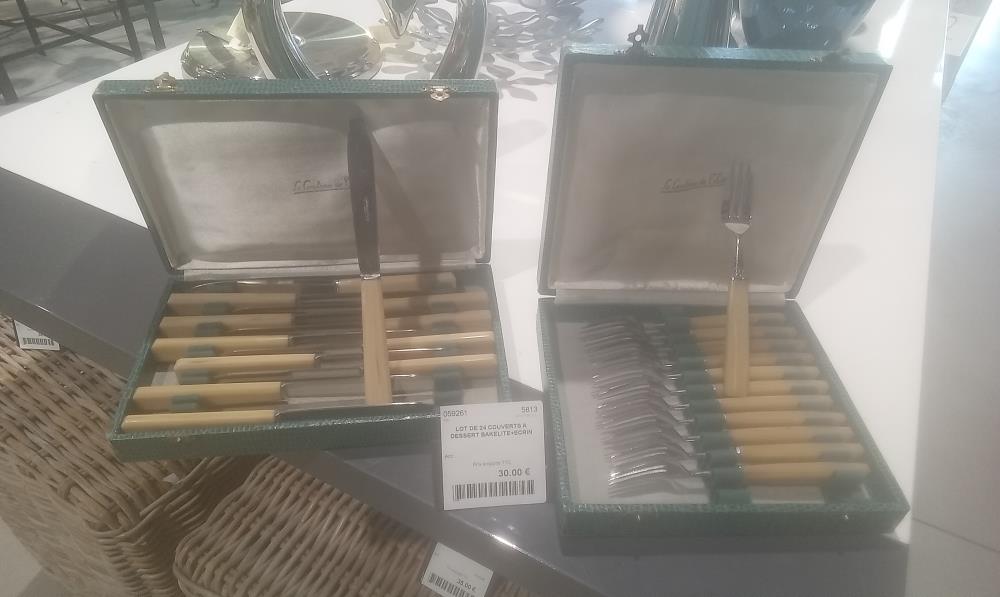 LOT DE 24 COUVERTS A DESSERT BAKELITE+ECRIN