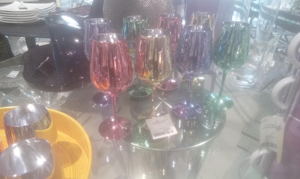 LOT DE 8 VERRES A PIED PVC DESIGN COULEUR