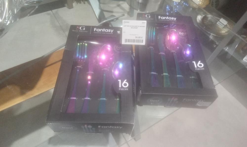 LOT DE 32 COUVERTS SECRET GOURMET