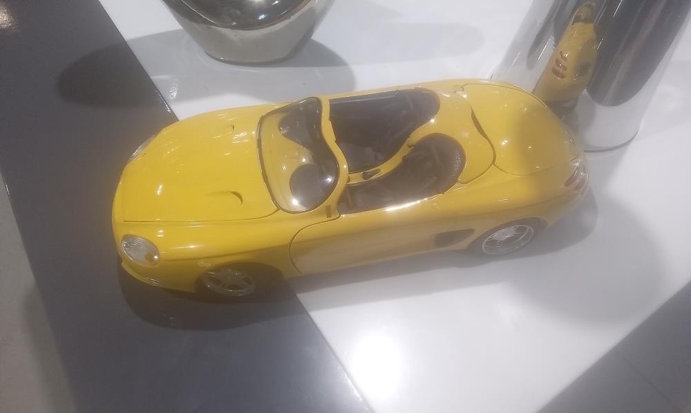 VOITURE JAUNE MUSTANG MACH III 1:18 MAISTO