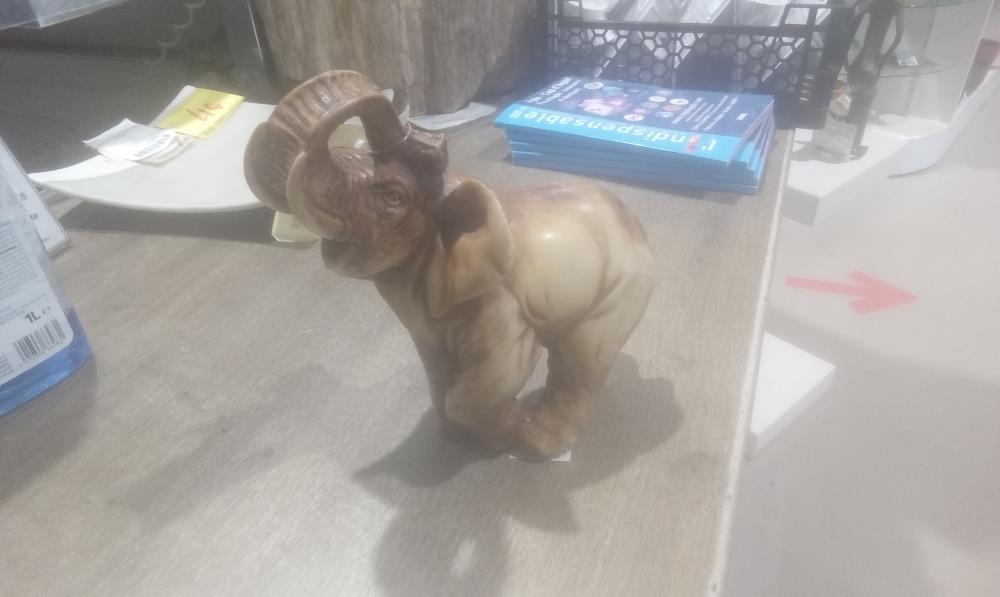 ELEPHANT PM EN RESINE