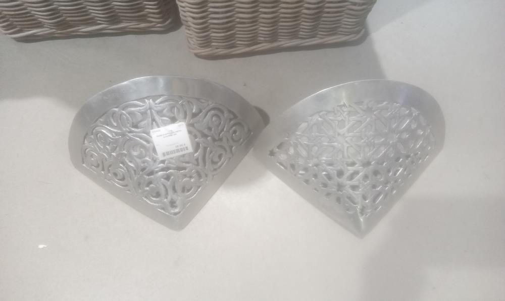 PAIRE D'APPLIQUE METAL AJOUREE GM