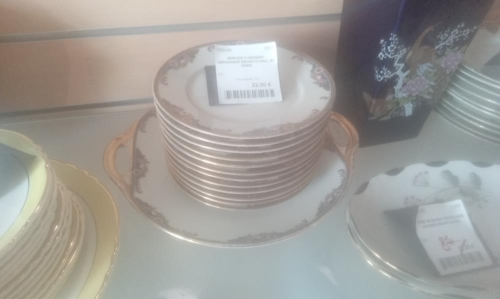 SERVICE A DESSERT CERAMIQUE DECOR FLORAL ET DORE