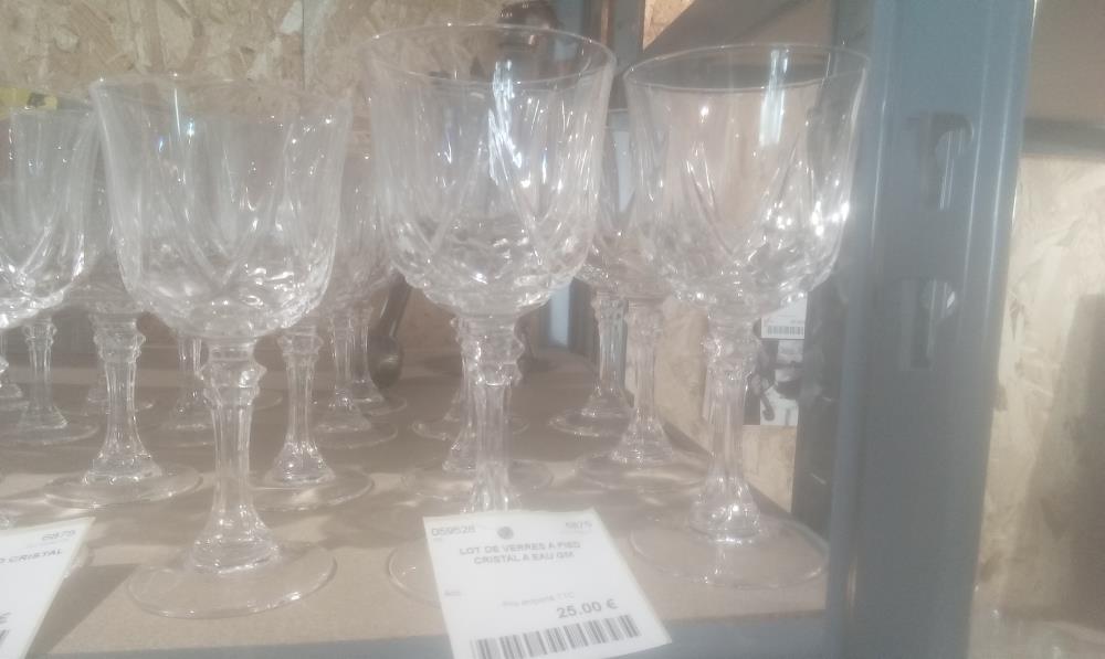LOT DE VERRES A PIED CRISTAL A EAU GM