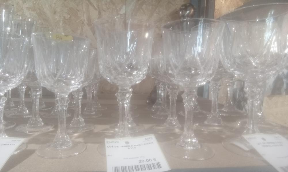 LOT DE VERRE A PIED CRISTAL A VIN