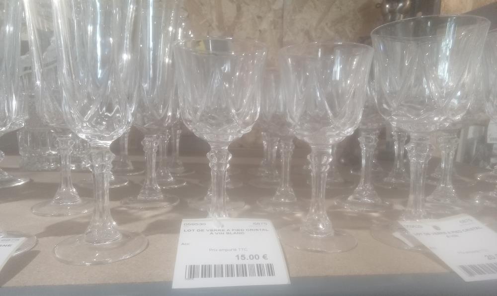 LOT DE VERRE A PIED CRISTAL A VIN BLANC