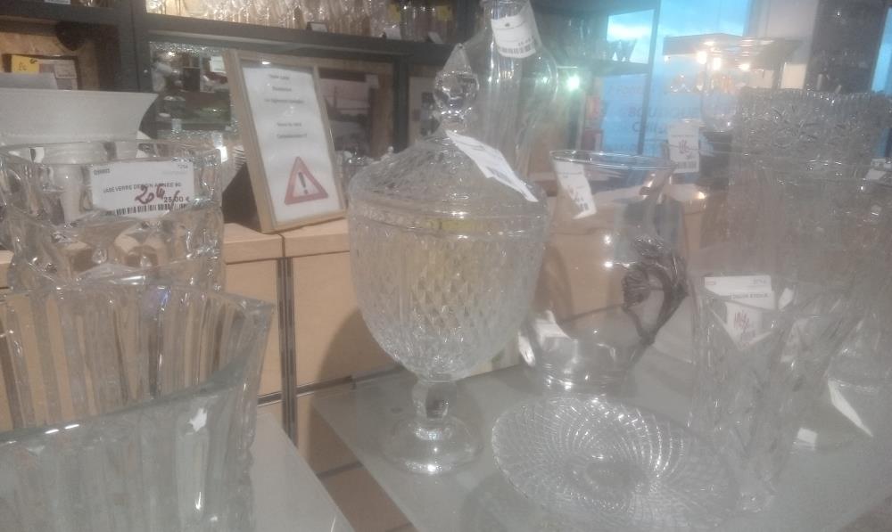 BONBONNIERE EN 2 PARTIES VERRE MOULE