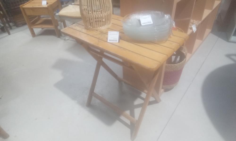 TABLE PLIANTE EN L'ETAT