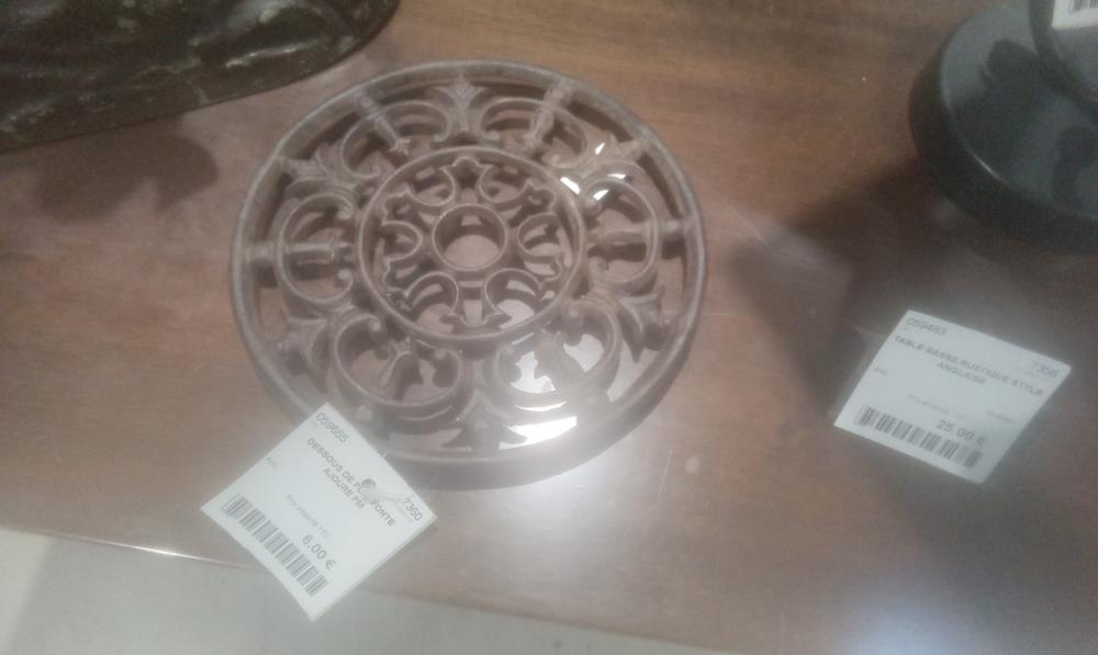 DESSOUS DE PLAT FONTE AJOURE PM