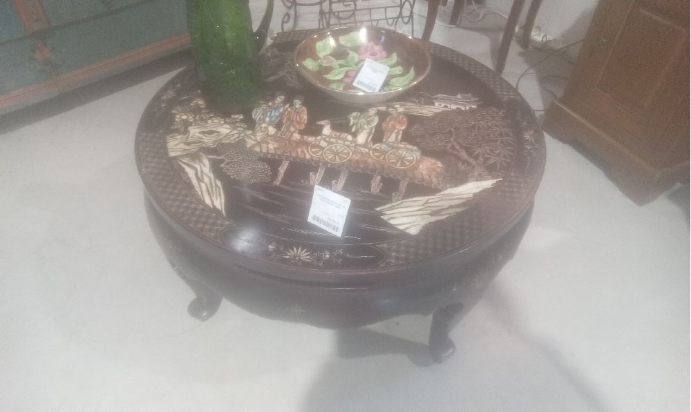 TABLE BASSE RONDE STYLE ASIATIQUE EN L'ETAT