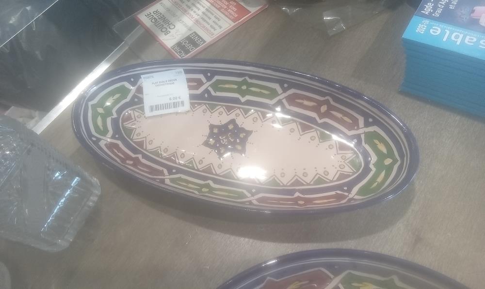 PLAT OVALE DECOR GEOMETRIQUE
