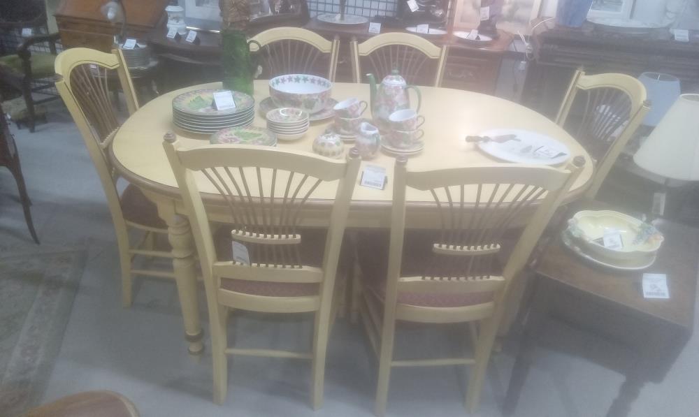 TABLE OVALE CHENE MASSIF JAUNE