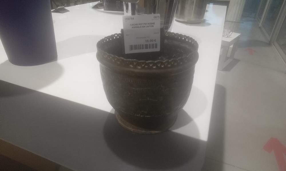 CACHE POT PM SCENE ANIMALE EN LAITON