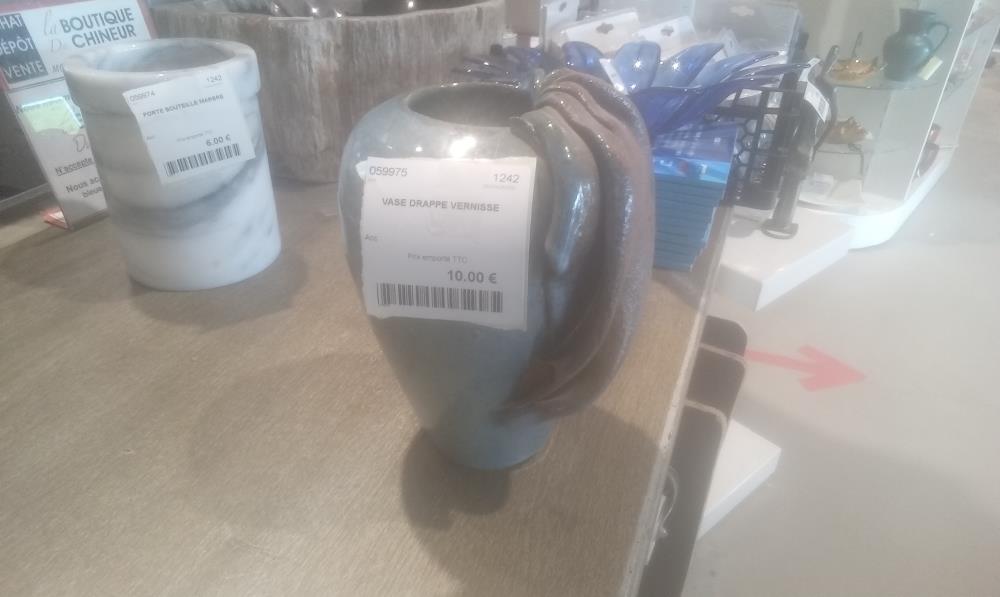 VASE DRAPPE VERNISSE