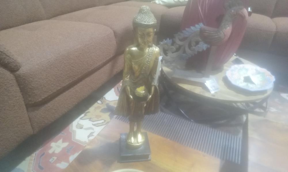 BOUDDHA DORE EN RESINE SOCLE NOIR