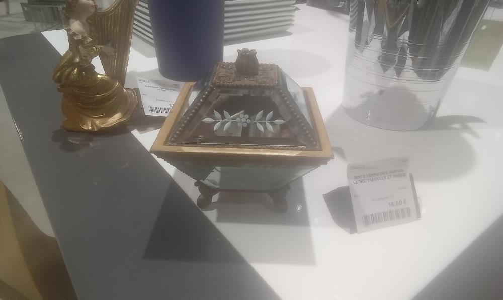 BOITE VERRE EN 2 PARTIES VERRE TRAVAILLE ET RESINE