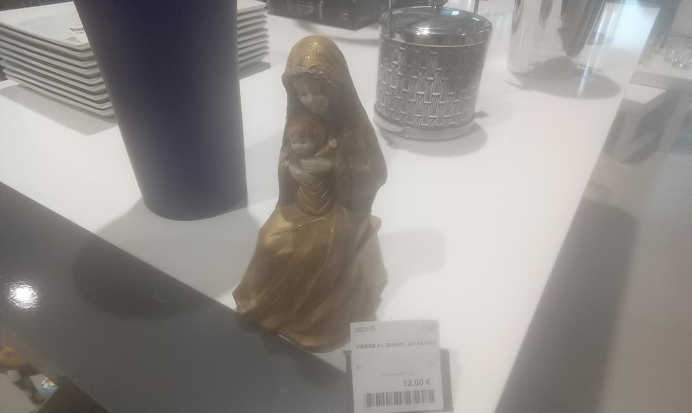 VIERGE A L'ENFANT EN RESINE