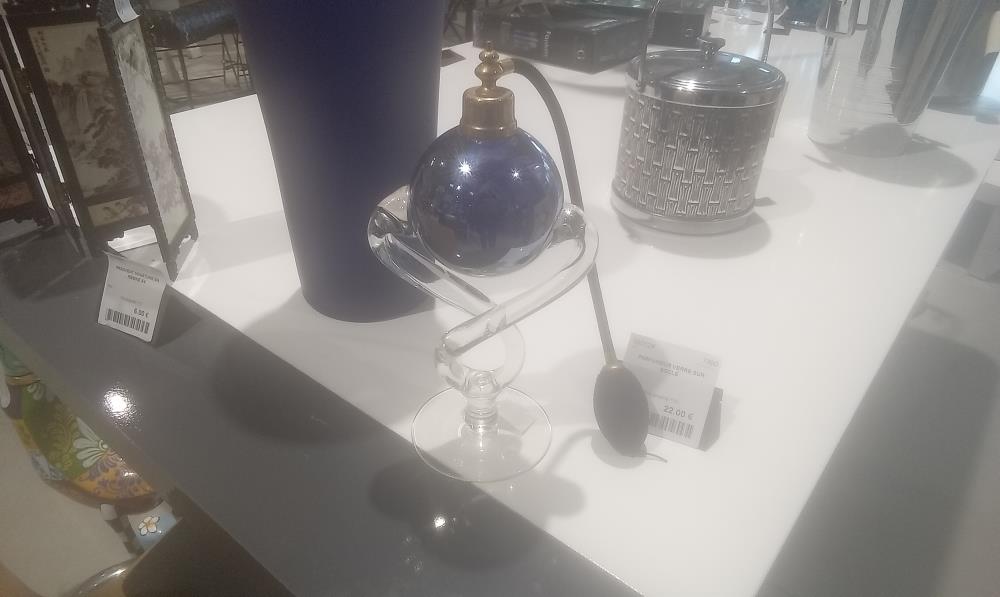 PARFUMEUR VERRE SUR SOCLE