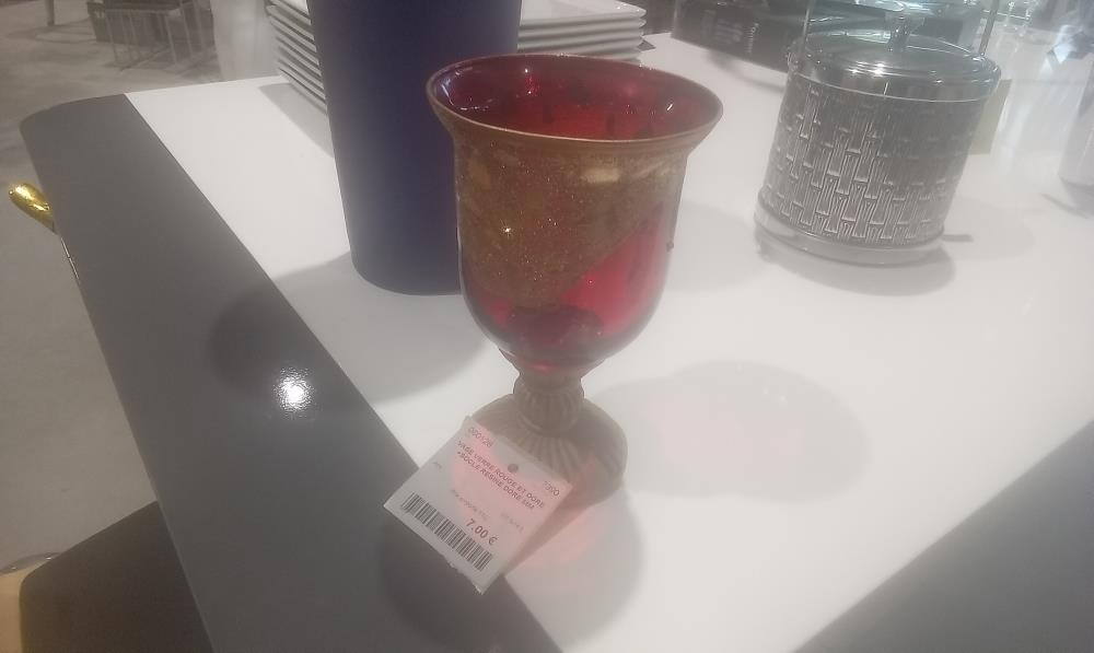 VASE VERRE ROUGE ET DORE +SOCLE RESINE DORE MM