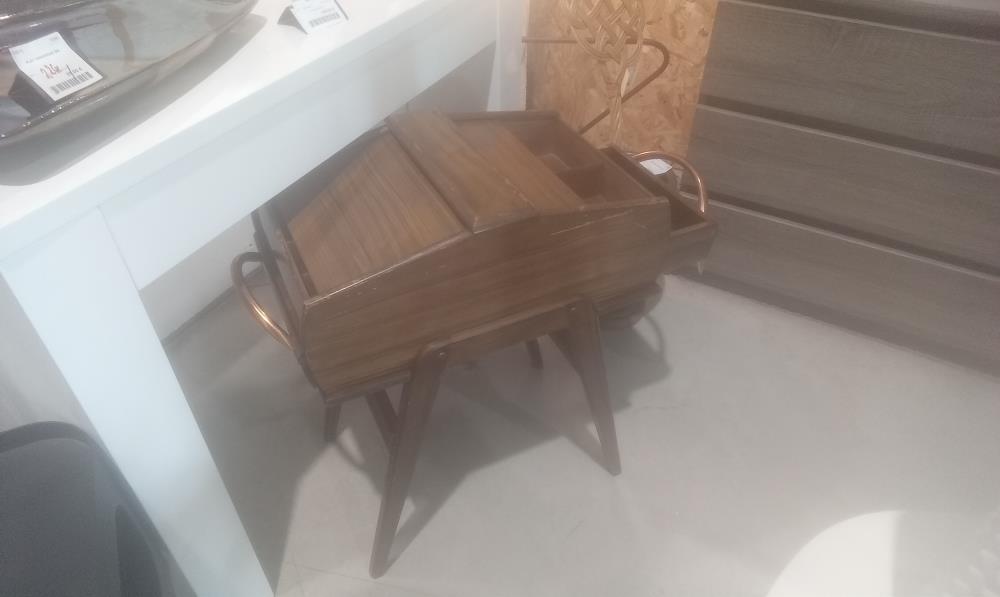 TRAVAILLEUSE ANNEE 50 2 TENANTS METAL DORES EN L'ETAT