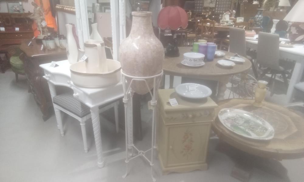 AMPHORE IMITATION TRAVERTIN+PIED FER FORGE