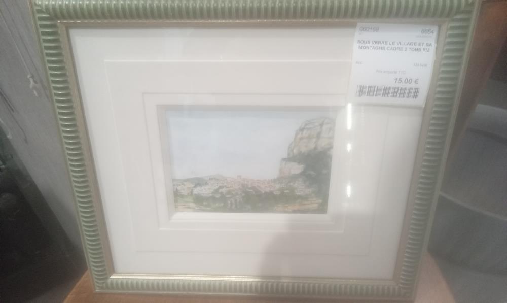 SOUS VERRE LE VILLAGE ET SA MONTAGNE CADRE 2 TONS PM