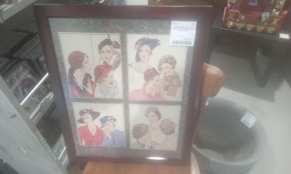 SOUS VERRE  MODE LES FEMMES AUX CHAPEAU CADRE METAL ROUGE 