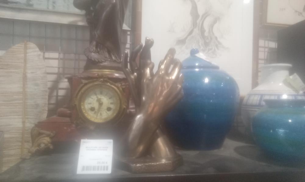 SCULPTURE LES MAINS CROISEES VERONESE