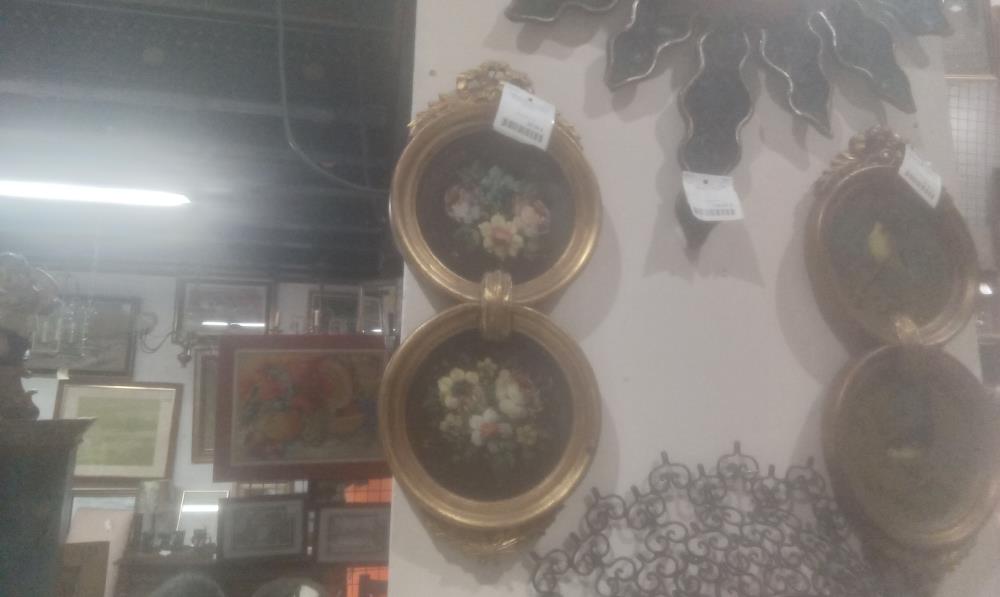 PAIRE DE TABLEAU DORE EN RESINE DECOR FLEURS PEINTES