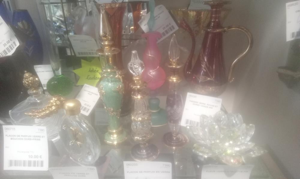 FLACON DE PARFUM EN VERRE