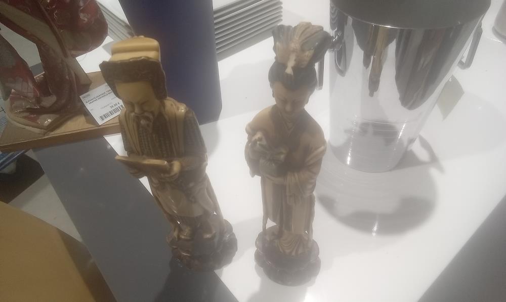 COUPLE EN RESINE ASIATIQUE EN L'ETAT