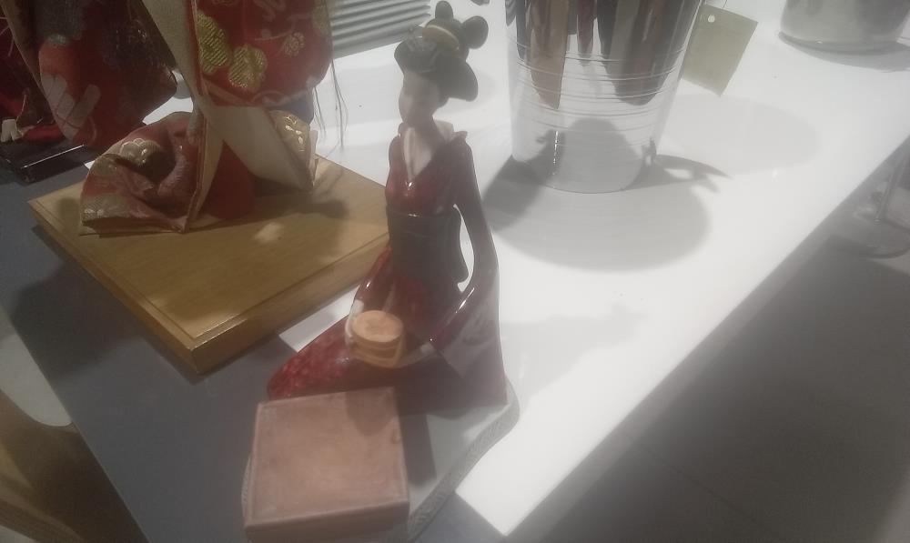 ELEGANTE RESINE ASIATIQUE AVEC PORTE ENCENS