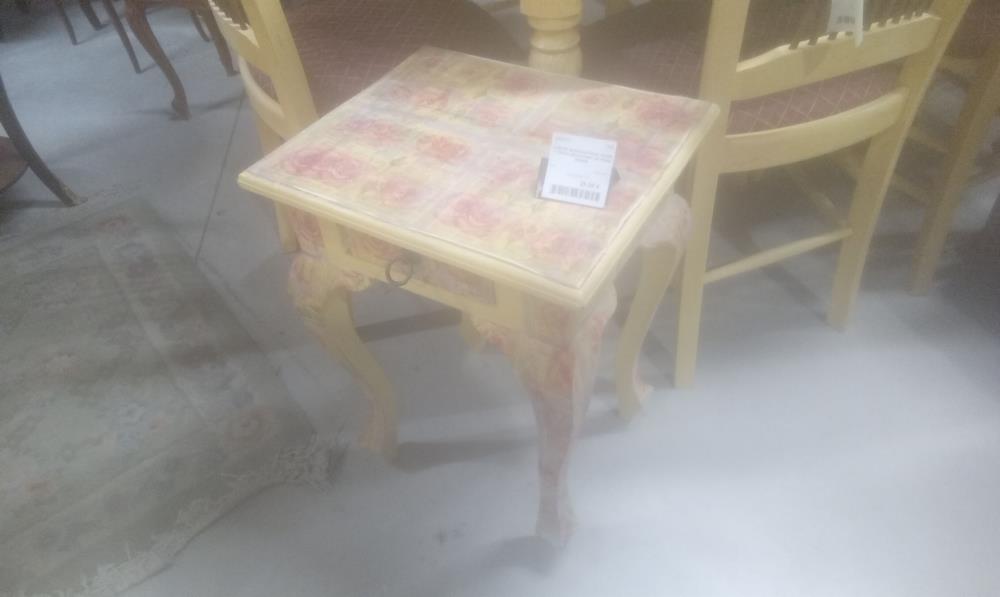 CHEVET BOIS EXOTIQUE JAUNE 1 TIROIR RECOUVERT DE ROSE PAPIER